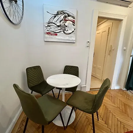 Sleep'N Budapest Apartment *